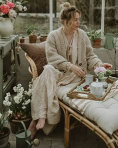 Italian Cottage Aesthetic Outfits, Slow Living Aesthetic Fashion, Farmhouse Fashion Clothes, Old English Aesthetic Clothes, New England Mom Aesthetic, Slow Living Fashion, English Countryside Aesthetic Fashion, Homestead Attire, Trad Wife Aesthetic Outfits