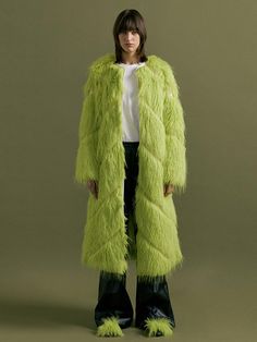 Composition : 100% POLYESTERCountry of Origin : China Luxury Oversized Fur Coat With Faux Fur Trim, Yellow Fur Coat, Green Fur Coat, Fur Coat Runway, Evening Mink-colored Faux Fur Coat, Brown Tie, Fashion Tv, Reality Tv, Fur Coat