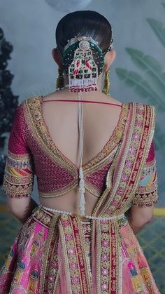 Back Blows Design, Lehnga Neck Designs, Back Degisn Blouse, Designs Of Blouses For Lehnga, Lehenga Back Neck Design, Back Chain Blouse Designs, Lehnga Designs For Bridal, Brides Blouse Designs, Back Design For Lehenga Blouse