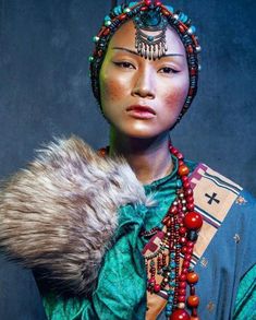 3d Karakter, We Are The World, Fashion Portrait, People Of The World, Fashion World, Traditional Clothing, Face Art