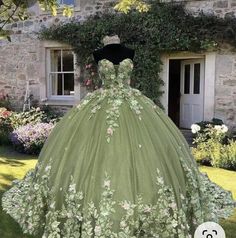 Green Quince Dress, 15 Birthday Dresses, Tiana Wedding, Quinceanera Dresses Green, Xv Dresses, Green Ball Gown, Tiana Dress, Green Quinceanera Dresses, Quinceanera Themes Dresses