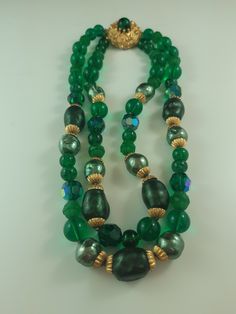 Real Gold Chains, Antique Costume Jewelry, Cheap Necklaces, Green Pearls, Green Beads, Beaded Bracelets Diy, American Fashion, Yellow Gold Chain, Jewelry Maker