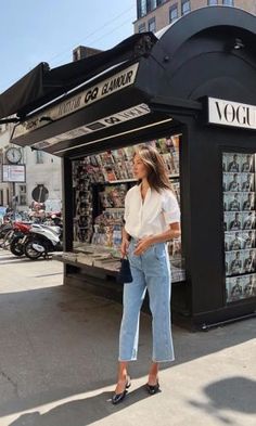 Magazine Stand, Parisienne Chic, Jeans Claro, 가을 패션, Style Outfits, Outfits Casuales, Look Cool