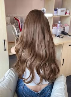 Dusty Brown Hair, Korean Hair Color Ideas, Bombshell Hair, Beige Hair, Korean Hair Color, Honey Brown Hair, Brown Hair Looks, Curled Hair