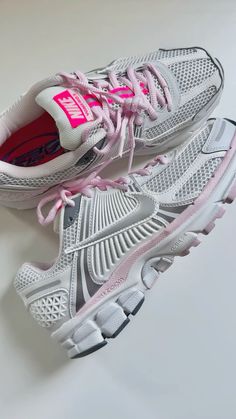 #nikezoomvomero #pinkfoam #nike #pinkshoes #haul Pink Nike Vomero, Vomero 5 Outfit Woman, Nike Basket, Sneakers 2024, Aesthetic Sneakers, Nike Zoom Vomero 5, Nike Vomero, Pink Nike Shoes, Zoom Vomero 5