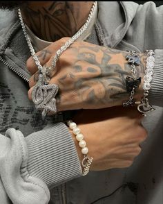 Taper Fade Short Hair, Accessory Inspo, Luxury Lifestyle Fashion, Expensive Jewelry Luxury, Dope Outfits For Guys, Mens Gold Jewelry, Jewelry Fashion Trends, Expensive Jewelry, Jewelry Lookbook