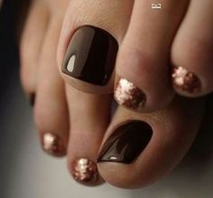 Fall Pedicure Colors 2023, Fall Pedicure Ideas, Easy Fall Nail Designs, Chrome Nail Colors, Fall Pedicure, Easy Toe Nail Designs, Simple Toe Nails, Bridesmaids Nails