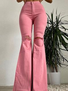 Long Denim Pants, Ripped Jeans Women, Velvet Flare Pants, Streetwear Chic, Mode Zara, Black Ripped Jeans, Pink Jeans, Graduation Outfit, Flared Pants