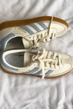 Pretty Sneakers, Trendy Shoes Sneakers, Dr Shoes, Preppy Shoes, Pretty Shoes Sneakers, Shoe Wishlist, Adidas Spezial, Cute Nike Shoes, Cute Sneakers