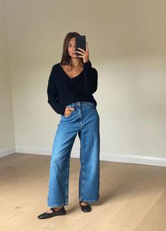 How To Wear Baggy Jeans & Not Look Frumpy in 2024 Wide Leg Jeans With Flats, Marine Jeans Outfit, Baggy Jeans For Workwear In Winter, Baggy Winter Denim Jeans, Casual Baggy Jeans For Everyday, Versatile Baggy Jeans For Fall, Baggy Faded Jeans For Fall, Wide Leg Jeans Outfit Winter Casual, Style Baggy Jeans