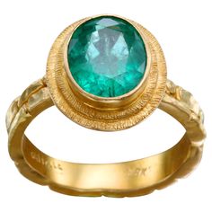 Steven Battelle 2.8 Carats Columbian Emerald 18K Gold Ring Columbian Emeralds, Line Texture, 18k Gold Ring, The Stone, Cocktail Rings, Ring Designs, Gold Ring, Gold Rings, Emerald