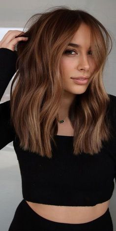 Brunette Strawberry Blonde, Mixed Brown Hair Color, Hair For Fair Skin Brown Eyes, Hair Colour Light Brown Caramel, Bronze Caramel Brunette, Hair Color Warm Brown, Fall Hair Color Ideas For Brunettes With Highlights, Hair Tint Ideas, Medium Length Copper Brown Hair