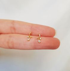 Ear Piercings Earrings, Good Earrings, Baby Jewelry Gold, خواتم خطوبة, Gold Earrings For Kids, Small Earrings Gold, Hand Jewelry Rings, Unique Gold Jewelry Designs, Simple Gold Earrings