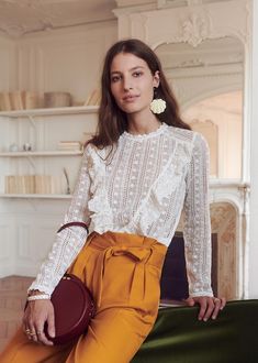 Sézane - Arthur pants Sezane Blouse, Áo Blu, Edgy Boho, Spring Work Outfits, Yellow Pants, Look Retro, Legging Outfits, Muslimah Fashion Outfits, Womens Fashion Edgy