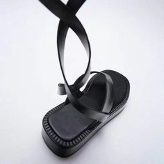 New Women's Shoes Black Strappy Flat Leather Fashion Sandals Woman Summer Flip-flops Strappy Platform Sandals Zapatos De Mujer Black Toe Post Wedge Sandals For Spring, Toe Post Strap Sandals For Spring, Spring Toe Post Sandals With Strap, Spring Toe Post T-strap Sandals With Platform, Summer Toe Post Sandals With Strap, Black Toe Post Wedge Sandals For Summer, Toe Post Strap Sandals For Summer, Flat Platform Lace-up Sandals For The Beach, Black Leather Wedge Sandals With Adjustable Strap