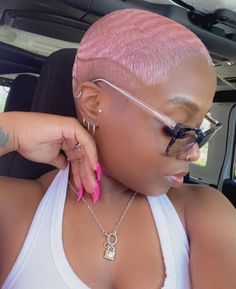 Short Bleached Hair, Short Platinum Blonde Hair, Shaved Hair Cuts, Shaved Hair Designs, Chic Short Hair, Natural Hair Cuts, Short Hair Images