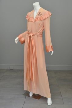 1930s Peach Crepe Satin Ruffle Glamorous Robe - Call me Eda | VintageVirtuosa Glamorous Robe, Gotham Memoirs, 1930s Clothing, Vintage Robes, Peach Crepes, Fashion Study, Cottagecore Life, 39 Steps, Vintage Fashion 1930s