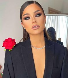 Black Smokey Eye Wedding Makeup, Black Tie Glam Makeup, Georgina Rodriguez Makeup Tutorial, Dramatic Smokey Eye Makeup Black, Theo Rose, Smokey Eyes Nero, Sparkle Eye Makeup, Makeup Social