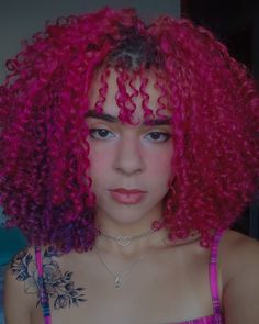 Soft girl Pink Magenta Hair, Kawaii Hairstyle, Rainbow Highlights, Magenta Hair, Curly Hair Inspo, Pink Look, Dye Hair