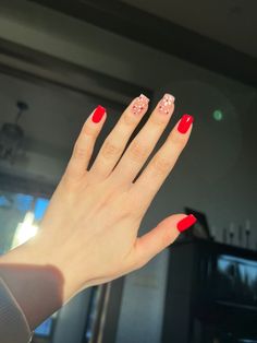 Biab Nail Design Red, Short Red Nail Inspiration, Red Nails Spring Design, Red Nail Square Designs, Red And Flower Nails, Trendy Nails Short Square Red, Pretty Red Nails Short, Flowers Square Nails, Short Red Nail Designs Summer