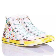 Bring joy with every step in the sneakers collaboration with Silvia & Kids. Converse Playground by Alyssa: the unique and playful design features a colorful pattern on the sides and a yellow brushstroke effect sole, in full Mimanera style. The white laces with turquoise accents add a lively touch. But the true highlight of these sneakers is the customization option. You can indeed add the initial of your name with the cute sushi font, making each pair unique and special. Converse Playground Casual Sneakers With Paint Splatter And White Sole, White Sole Sneakers With Paint Splatter And Round Toe, Casual Paint Splatter Sneakers For Spring, Casual White Sneakers With Paint Splatter, White Paint Splatter Sneakers With Round Toe, Fun Multicolor Sneakers With Rubber Sole, Fun Custom White Sneakers With Rubber Sole, Casual Custom Sneakers With Graffiti Print And Round Toe, Fun White Custom Sneakers With Rubber Sole