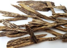 ***WILD TARAKAN ISLAND OUD WOOD CHIPS***  A potent rich aroma with hints of spice when burnt.  Wild Harvested Oud from the marshy forest woodlands within the Tarakan Island.