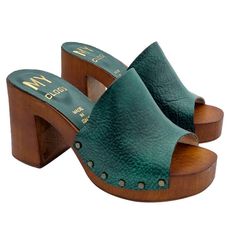 Mexican Shoes, White Skin Tone, Brown Clogs, Shoe Fits, Boot Bag, Pretty Shoes, Brown Wood, Green Leather, Shoes Women