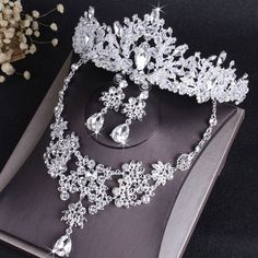 Metals Type: Zinc AlloyOrigin: CN(Origin)Gender: WomenMaterial: CRYSTALStyle: TRENDYIncluded Additional Item Description: Tiara Necklace Earrings SetJewelry Sets Type: Bridal Jewelry SetsFine or Fashion: FashionModel Number: tiaras and crownsItem Type: Jewelry SetsOccasion: WeddingShape\pattern: PLANTcrystal tiara: crystal tiaratiara: tiara and crownwedding hair accessories: wedding hair accessoriesjewelry: Bride Wedding Jewelry setbridal hair accessories: Bridal Hair Accessoryhair jewelry: Wome Bling Jewelry Sets For Wedding, Silver Rhinestone Jewelry Sets For Wedding, Wedding Crystal Jewelry Sets With Bling, Wedding Silver Jewelry Sets With Rhinestones, Wedding Jewelry Sets With Silver Rhinestones, Bling Crystal Jewelry Sets For Wedding, Crystal Bling Jewelry Sets For Wedding, Bride's Silver Crystal Jewelry Sets, Silver Crystal Jewelry Sets For Brides