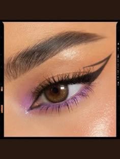 Make Up On Brown Eyes, Eyeliner Styles With Color, Model Aesthetic Makeup, Colorful Eye Makeup Aesthetic, Glamorous Eyeshadow Looks, Colored Eyeliner Makeup Looks, Eyeliner Styles Color, Makeup Looks With Colorful Eyeliner, Eyeliner Looks With Color