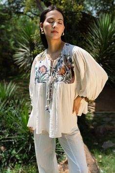 Off white gathered top with floral print and thread embroidered yoke. Paired with solid coordinating pant. - Aza Fashions Gathered Top, Pant Women, Pant Sets, Vintage Floral Print, Floral Print Tops, Aza Fashion, Vintage Tops, Vintage Floral, White Cotton