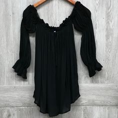 Black Cold Shoulder Ruffled Long Sleeve Top. All Measurements Are Approximate And Laying Flat: -Pit To Pit Approx.. 11” Without Stretch -Length Approx. 21” -Long Sleeve -Ruffled -Small -70% Cotton -30% Polyester Black Billowy Blouse For Spring, Black Off-shoulder Blouse With Ruffles, Bohemian Black Tops With Ruffles, Black Ruffled Tops For Daywear, Black Ruffled Blouse For Daywear, New England Colonial, Dark Style, Tops Black, Dark Fashion