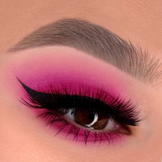 Pink Eyeshadow Look, Eye Makeup Images, Pink Eye Makeup, Cute Eye Makeup, Barbie Makeup, Eye Makeup Pictures, Halloween Tattoo, Eye Makeup Designs, Colorful Eye Makeup