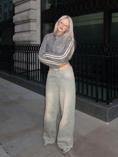 baggy jaded london jeans blue jacket 90s cute trendy outfit inspo Mode Inspiration, Lookbook Outfits, Fashion Killa, Look Cool, Cute Casual Outfits, Simple Outfits, 90s Fashion, Street Fashion, Look Fashion