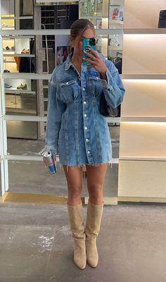 Women’s Western Outfits Fall, Cute Drinks Outfit, Cowboy Boots Leather Skirt, Black White And Denim Outfits, Denim Nashville Outfit, Outfits For Winery Fall, Denim Outfit Nashville, Outfits With Cowgirl Boots And Jeans, Cowgirl Outfits Winter