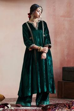 Shop for Weaver Story Green Velvet Embroidered Kalidar Kurta And Farshi Pant Set for Women Online at Aza Fashions Green Velvet Suit For Women, Kalidar Kurta Pattern, Festive Velvet Kurta With Zari Work, Festive Velvet Kurta With Dabka Embroidery, Dark Green Velvet Suit, Velvet Kurta Designs, Fitted Velvet Kurta With Resham Embroidery, Embroidered Velvet Straight Kurta Set, Velvet Kurta Set