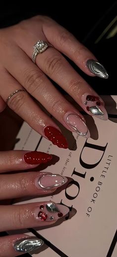 Festive Acrylic Nails, Red And Silver Nails, Red Chrome Nails, Oval Acrylic Nails, Black Almond Nails, Silver Nail Designs, Vegas Nails, Chrome Nails Designs, Manicure Nail Designs