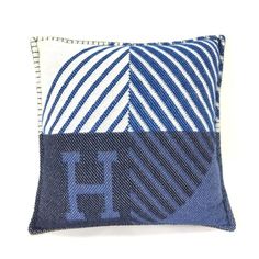 a blue and white pillow with the letter l on it