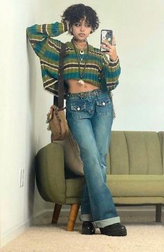 Shoes Flare Jeans, Flare Jeans Outfit Ideas, Vintage Outfit Ideas, 40s Mode, Jeans Outfit Ideas, Flare Jeans Outfit, Estilo Hippy, Mode Hippie, Earthy Outfits