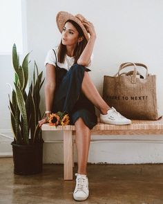 Sneakers Outfit Summer, Photo Presets, Model Pose, Mobile Presets, Photography Portrait, Diy Photo, Amazing Photos, Sneakers Outfit