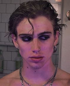 Punk Makeup Men, Eboy Makeup, Guys With Eyeliner, Maquillage Goth, Goth Guys, Punk Makeup