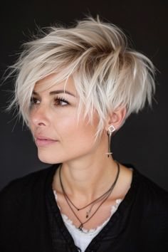 41+ Bixie (Pixie Bob) Haircut Ideas Short Hair For Women In Their 40s, Bixie Colour Haircut 2024, 2024 Haircut, Longer Layers, Messy Pixie Haircut, Kort Bob, Short Choppy Haircuts, Longer Pixie Haircut, Pixie Bob Haircut