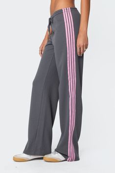 Averie Contrast Striped Sweatpants – edikted Wishlist Christmas, Cute Clothing Stores, Striped Sweatpants, Cold Outfits, Online Closet, Swimwear Dress, Side Stripe, Spending Money, S Models