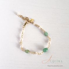 Encantadoramente hermosa pulsera de aventurina.

.: Hecho a mano
 .: Piedras preciosas de aventurina
 .: Delicadas perlas rosas artificiales
 .: Brazalete de 7-1/2" (pulgadas) [envíenos un correo electrónico para solicitar un tamaño personalizado]
 .: Extensión de cadena de 1-1/2" (pulgadas)
 .: Acero inoxidable


¡Consigue el conjunto! El collar Phoebe se vende por separado.

Los artículos hechos a mano se hacen por encargo y se envían en un plazo de 7 a 15 días hábiles. Todas las joyas se enví Handmade Elegant Aventurine Bracelets, Gold Aventurine Beaded Jewelry, Beaded Amazonite Bracelet, Gold Beaded Amazonite Bracelets, Amazonite Beaded Bracelet Jewelry, Elegant Aventurine Bracelet Jewelry, Elegant Aventurine Bracelet, Adjustable Aventurine Bracelet Jewelry, Amazonite Beaded Bracelet