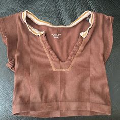 Nwot Urban Outfitters - Out From Under Go For Gold Seamless Top Brown Xs/S Top Never Worn, No Flaws Seamless Trendy Tops From Urban Outfitters, Trendy Seamless Tops From Urban Outfitters, Brown Ribbed Tops For Summer, Casual Stretch Tank Top From Urban Outfitters, Casual Stretch Tank Top By Urban Outfitters, Casual Seamless Tops By Urban Outfitters, Urban Outfitters Seamless Trendy Tops, Urban Outfitters Trendy Seamless Tops, Casual Brown Stretch Tank Top