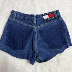 Jean Mom, Retro Shorts, High Waist Denim, Hollister Shorts, Mom Shorts, High Waisted Denim, Denim Jean, 90s Fashion, Sweater Jacket