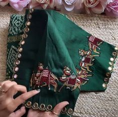 Hand Wark Blause Design, Simple Green Blouse Designs For Saree, Work Blouse Hand Designs, Brocade Blouse Designs, Blouse Maggam Work, Mirror Work Blouse Design, Cotton Blouse Design, Maggam Work Blouse, Latest Model Blouse Designs