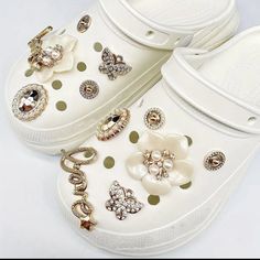 Shoes Charms, Butterfly Shoes, Bling Shoes, Flower Butterfly, Decorated Shoes, Bubble Mailer, Pearl Charms, Pearl Flower, Charm Set