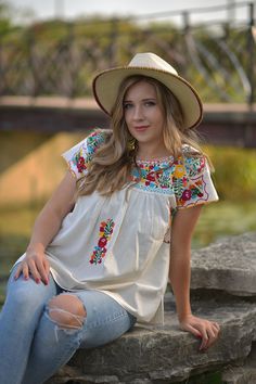 This Beautiful Hand embroidered blouse has a unique and Mexican inspired Floral design. The blouse is a fresh linen embroidered with cotton string by a Mexican Artisan. Note: Shoes and Jewelry modeled may be purchased here: Shoes: https://www.etsy.com/es/listing/828873953/zapato-artesanal-de-plataforma-zapato?ref=listings_manager_grid Filigrana Earrings: https://www.etsy.com/es/listing/637147293/filigrana-redonda-filigrana-clasica?ref=listings_manager_grid Traditional Spring Blouse With Machine Embroidery, Peasant Floral Embroidered Top For Beach, Folk Style Peasant Top With Floral Embroidery For Beach, Embroidered Linen Folk Tops, Folk Style Embroidered Linen Top, Folk Style Linen Top With Floral Embroidery, Folk Style Embroidered Peasant Top For Vacation, Summer Casual Peasant Top With Intricate Embroidery, Peasant Blouse With Floral Embroidery For Vacation