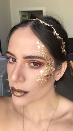 Angel Makeup Gold, Gold Makeup Halloween, Athena Makeup Goddess, Gold Flakes Makeup, Gold Flake Makeup, Gold Angel Costume, Greek Goddess Makeup Look, Athena Makeup