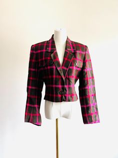 Incredible and chic cropped Anne Klein II blazer Muted pink and red plaid on a warm rich brown perfect for spring or fall 100% linen with storm structure ls shoulder  Single button closure  In amazing vintage condition  Anne Klein II 19.5" chest  23" sleeve  19.5" length  17" shoulders  16.5 waist Pink Cropped Fitted Blazer, Pink Fitted Cropped Blazer, Pink Cropped Blazer For Work, Fitted Cropped Pink Blazer, Pink Cropped Blazer For Workwear, Fitted Cropped Jacket In Pink, Fitted Pink Cropped Jacket For Work, Retro Fitted Cropped Outerwear, Fitted Retro Cropped Outerwear